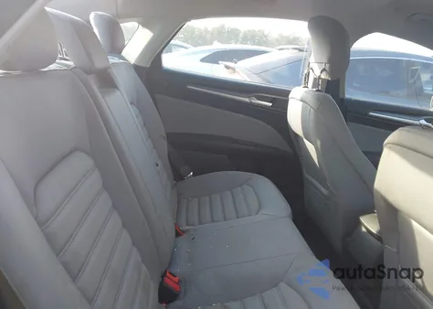 2014 Ford Fusion Hybrid S z USA, uszkodzony, nr VIN 3FA6P0UU2ER359933